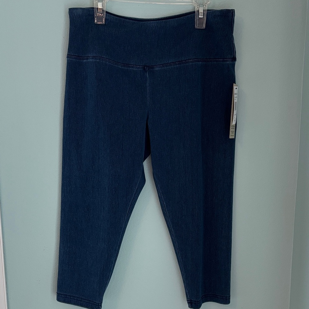 Women's Suave Seamless Capri Leggings Blue NWT PM